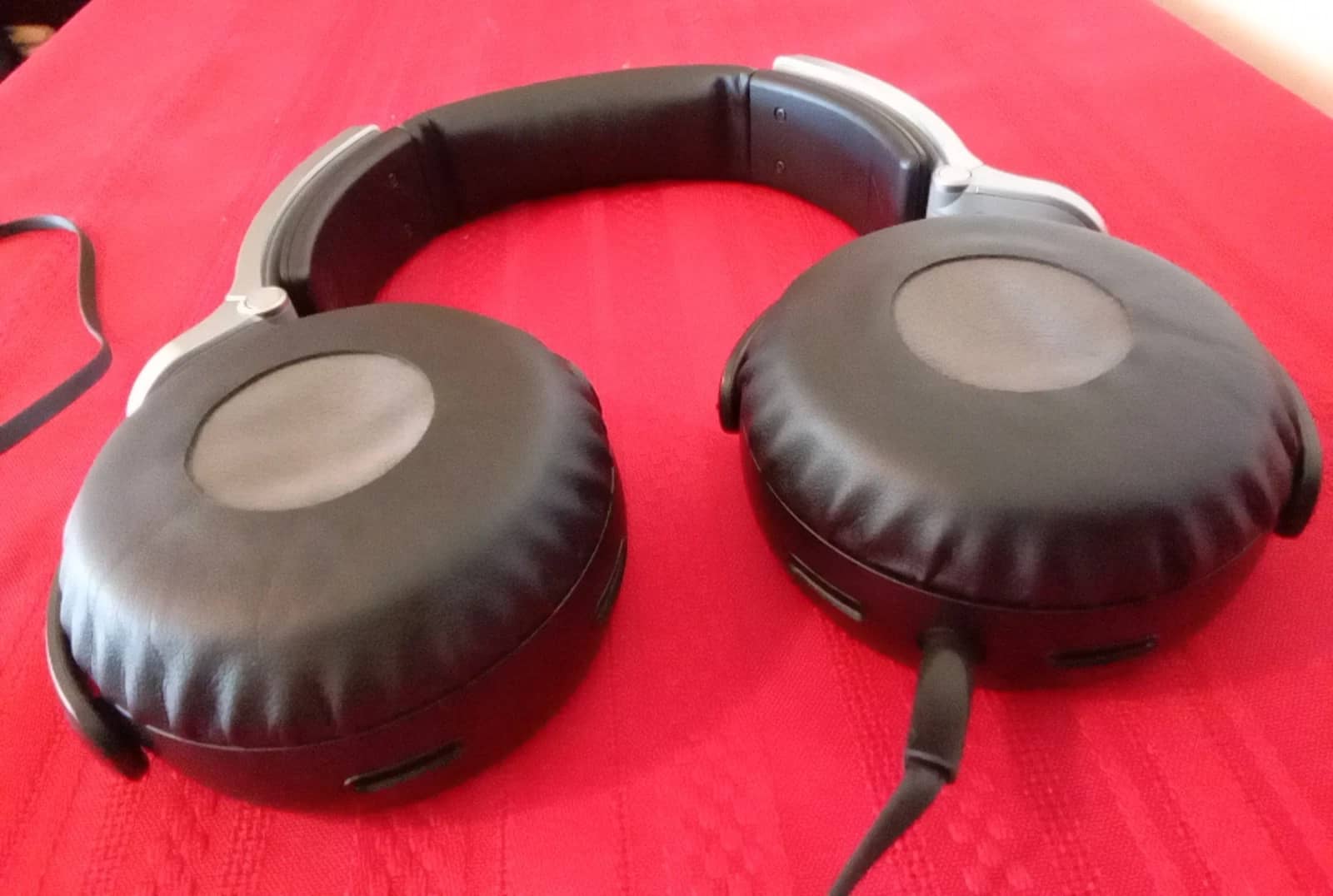 Sony MDRXB800 Headphones & Earbuds Black New