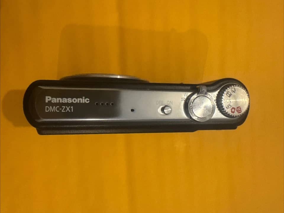 Panasonic DiMAGE Z1 Digital Cameras