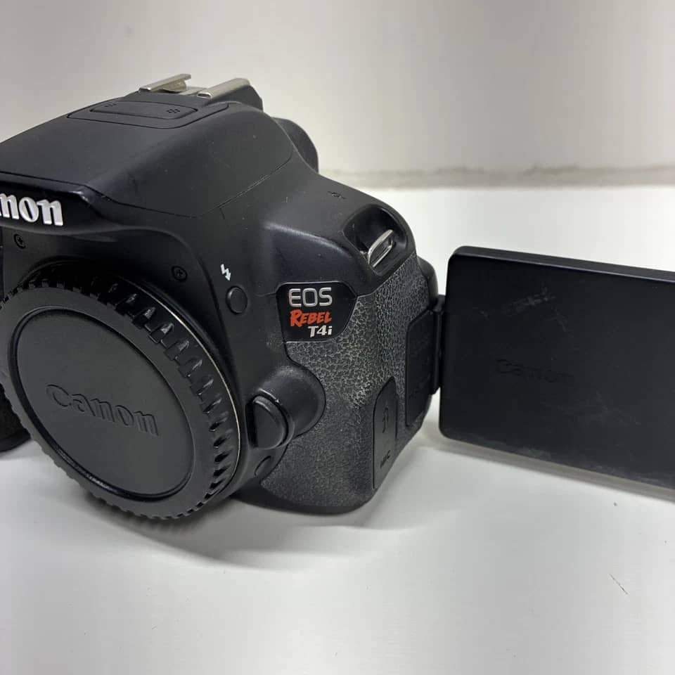Canon T4I Digital Cameras Black New w/ 18-135mm Kit