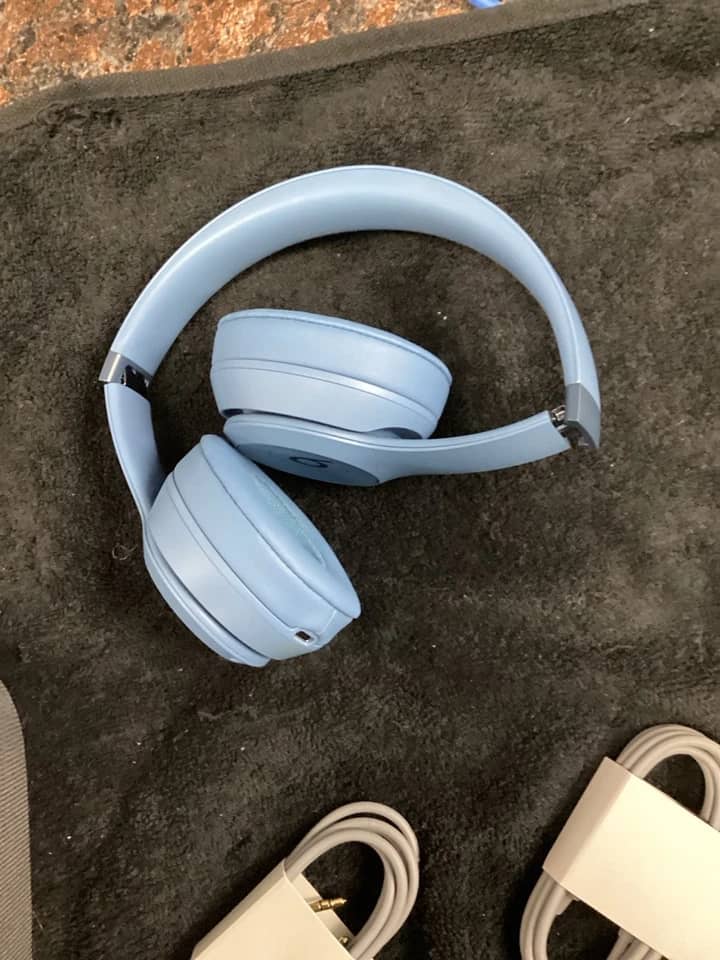 Apple Beats Solo 4 Headphones & Earbuds 