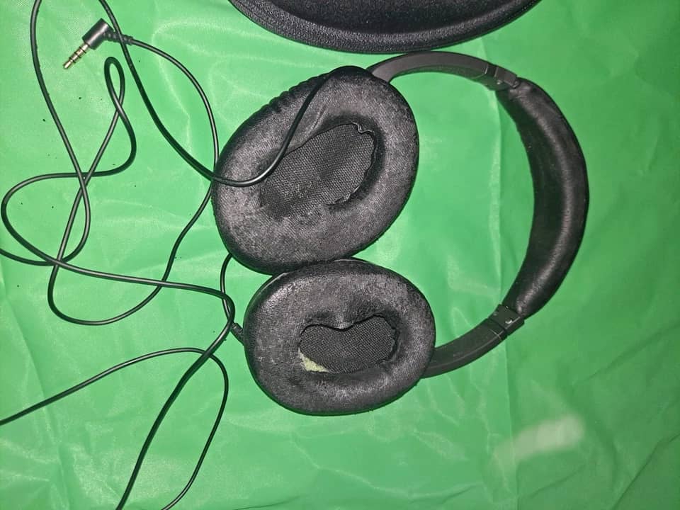 Bose QuietComfort 15 Headphones & Earbuds 