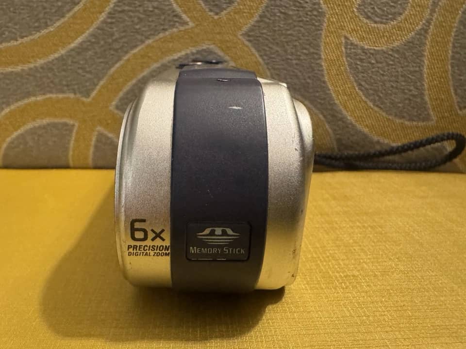 Sony DSC-P1 Cyber-shot Digital Cameras Silver New Body Only