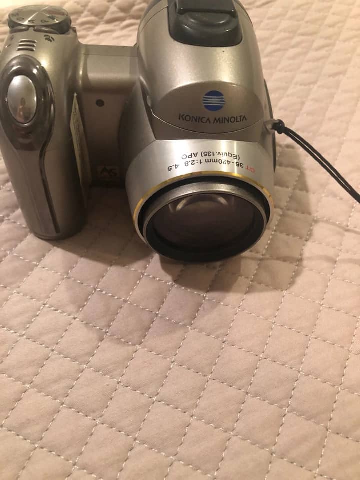 Minolta DiMAGE Z6 Digital Cameras