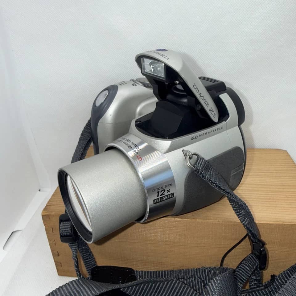 Minolta DiMAGE Z5 Digital Cameras Silver Refurbished - Good