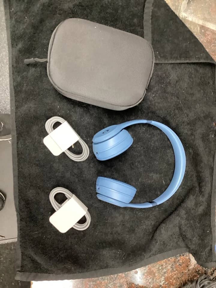Apple Beats Solo 4 Headphones & Earbuds 