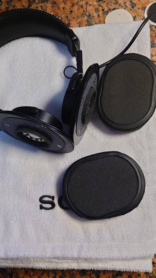 Sony MDR-7506 Headphones & Earbuds Black New