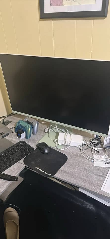 Samsung M8 Monitors