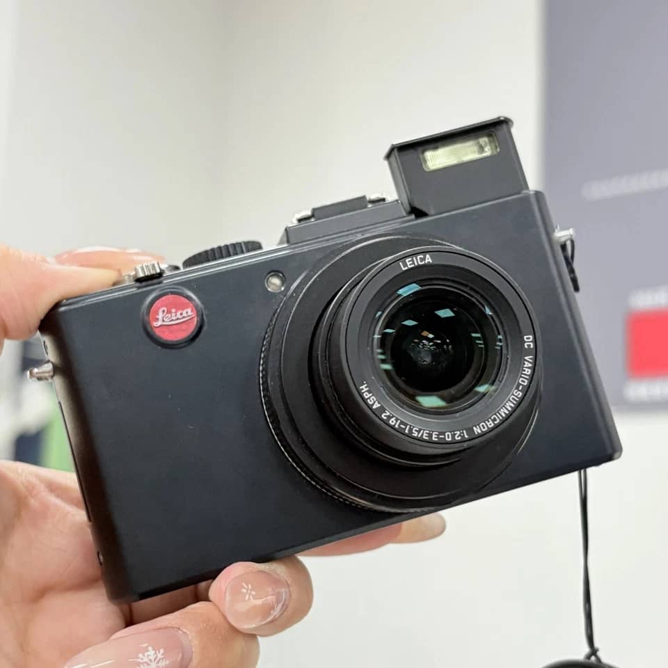 Leica V-Lux 5 Digital Cameras