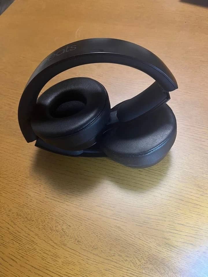 Beats Solo Pro Headphones & Earbuds 