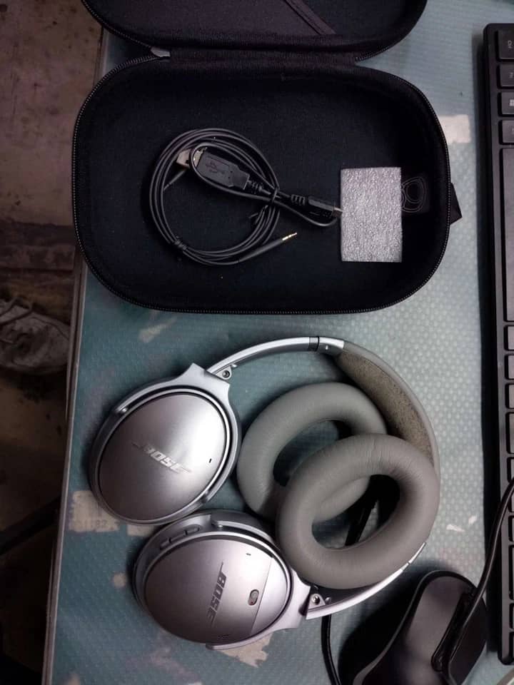 Bose QuietComfort 35 Headphones & Earbuds 