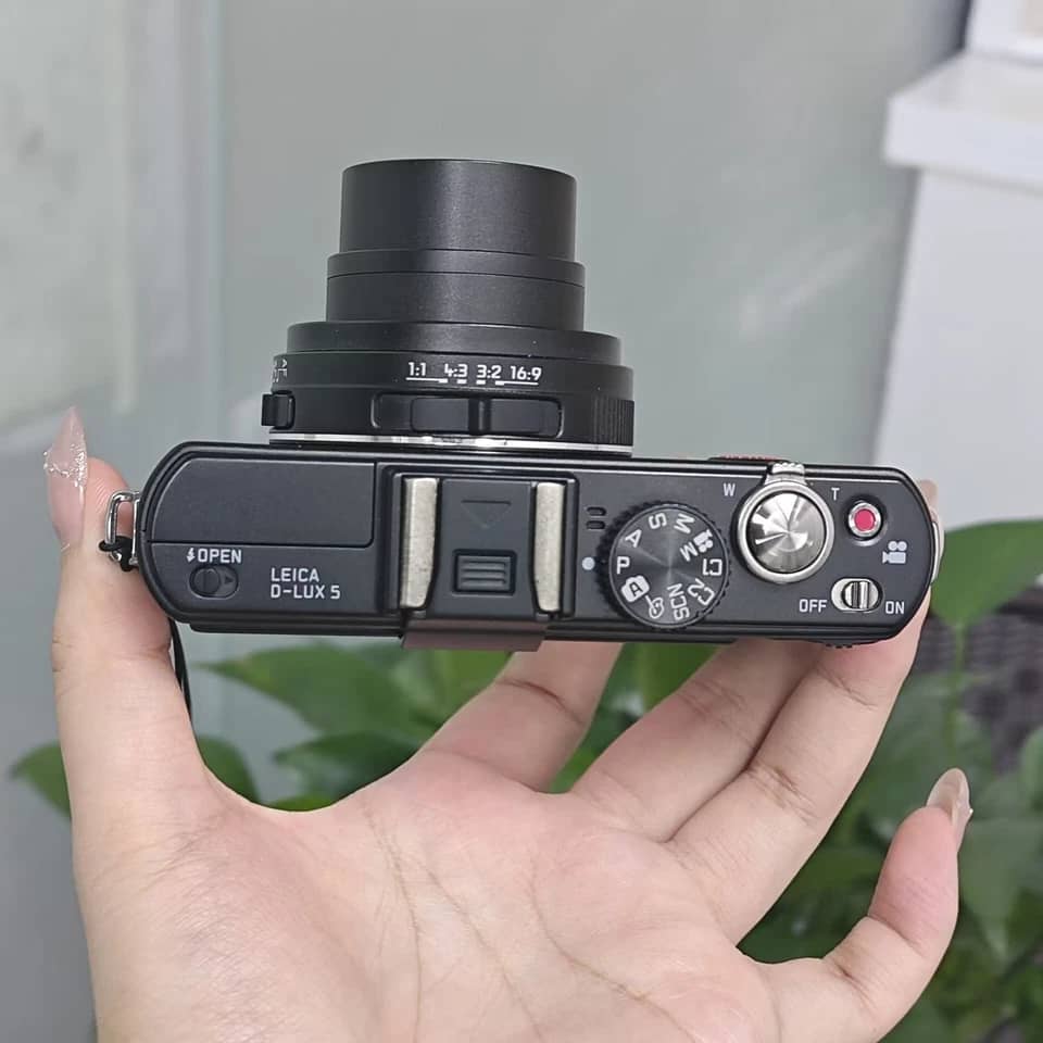 Leica D-LUX 5 Digital Cameras Black New Body Only
