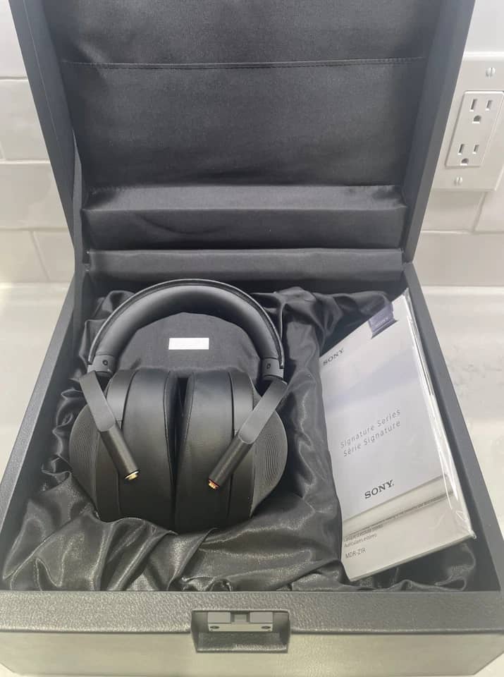 Sony MDR-Z1R Headphones & Earbuds Black New