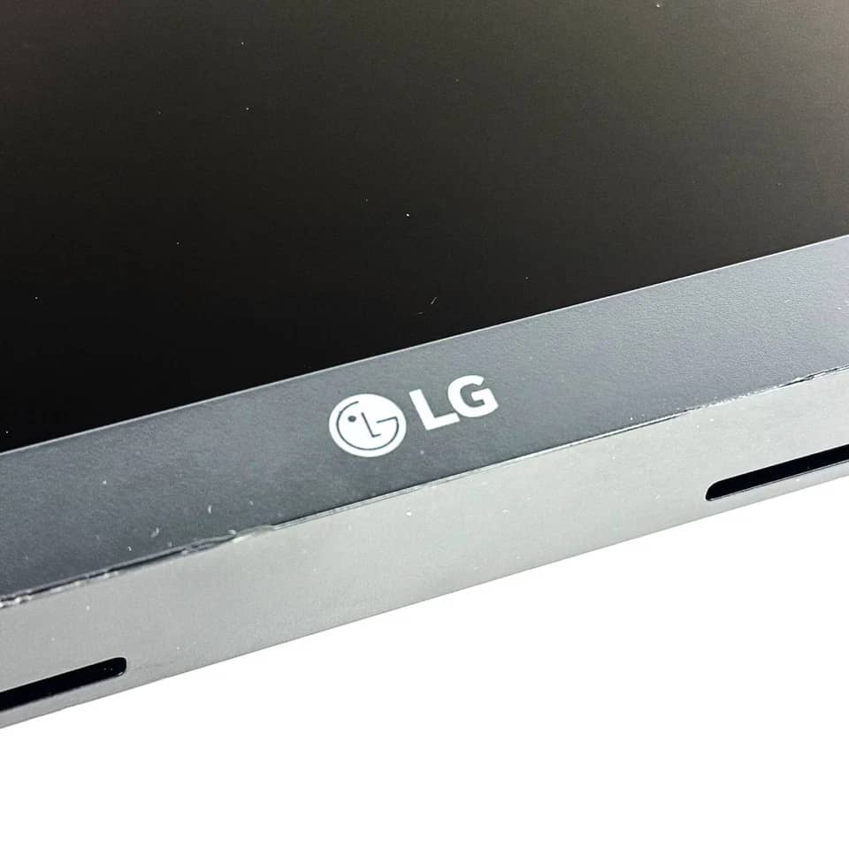 LG 27MD5K Monitors
