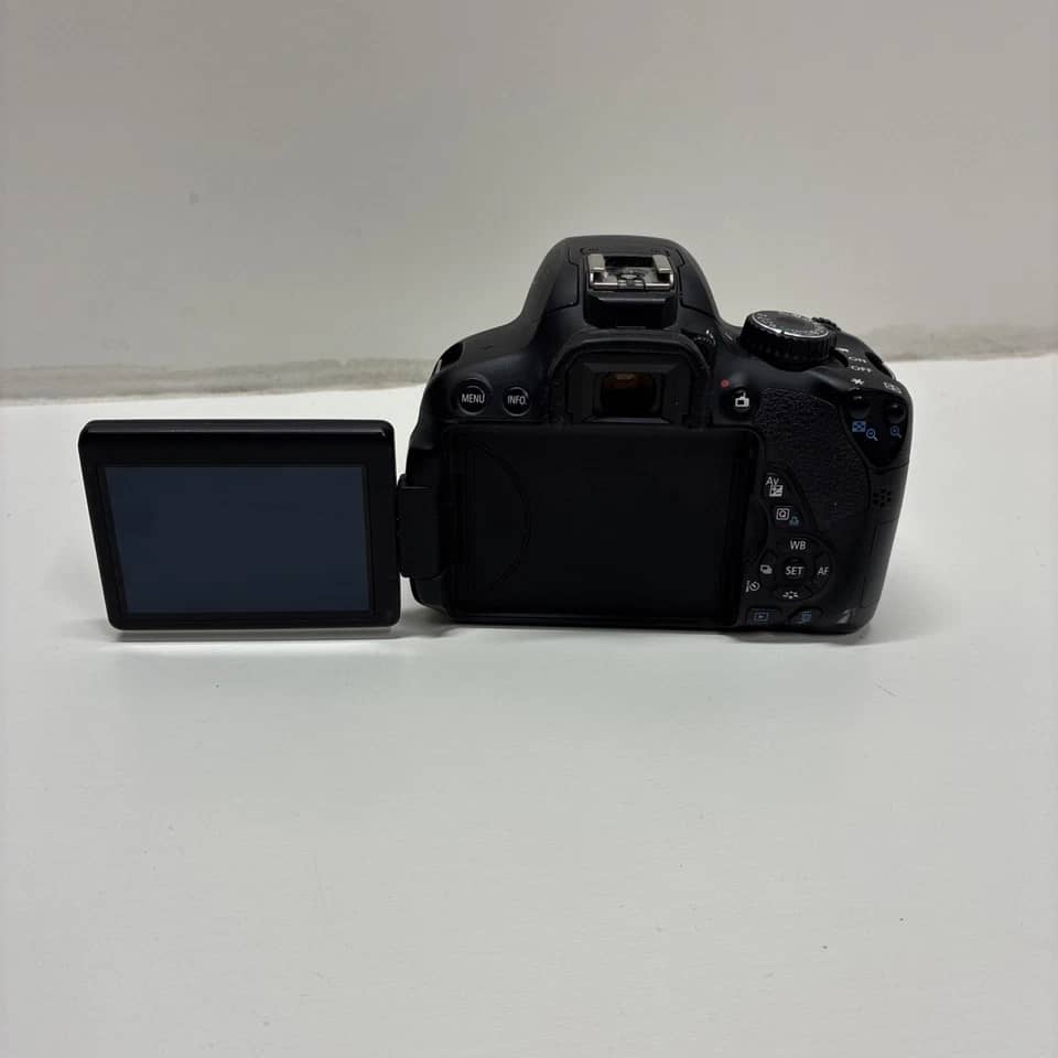 Canon T4I Digital Cameras Black New w/ 18-135mm Kit