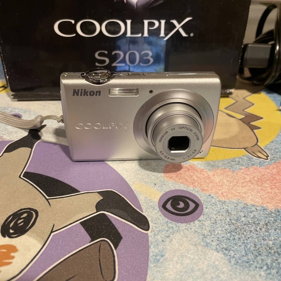 Nikon COOLPIX S203 Digital Cameras Red New Body Only