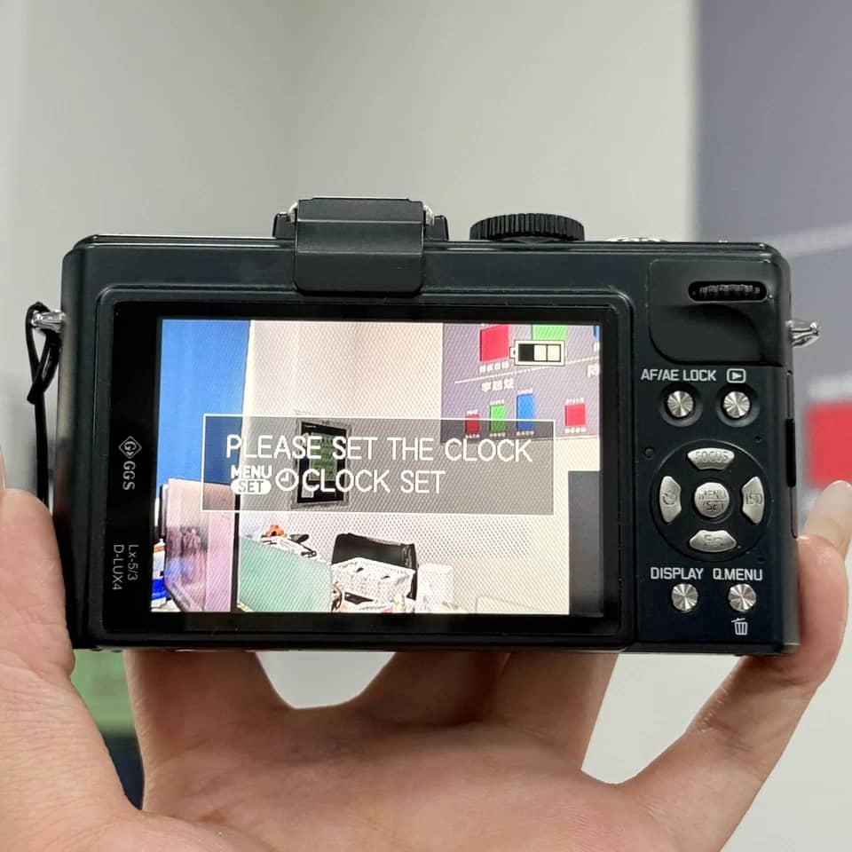 Leica V-Lux 5 Digital Cameras