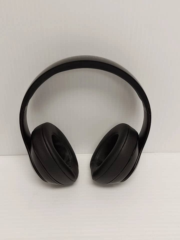 Apple Studio 3 Wireless Headphones & Earbuds 