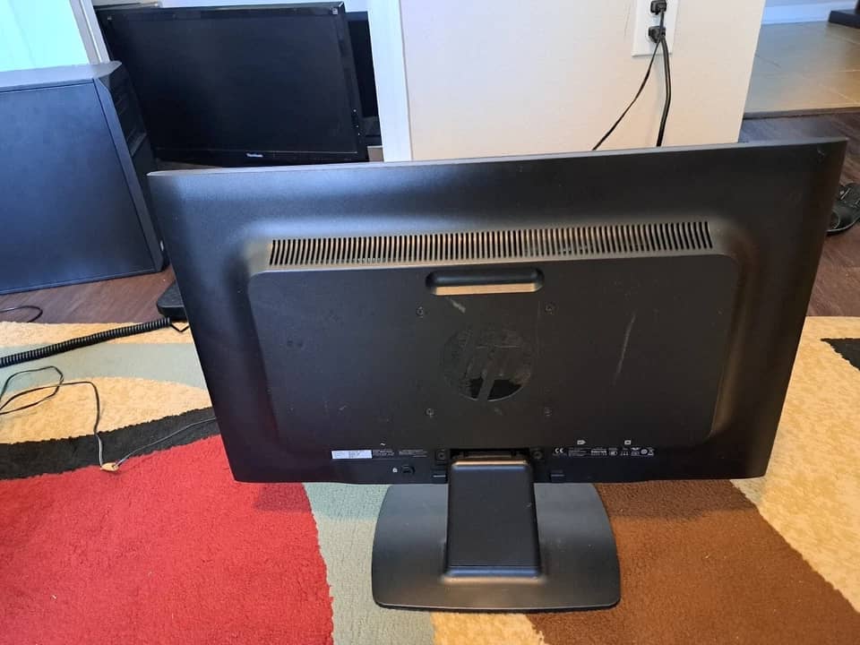 HP P221 Monitors