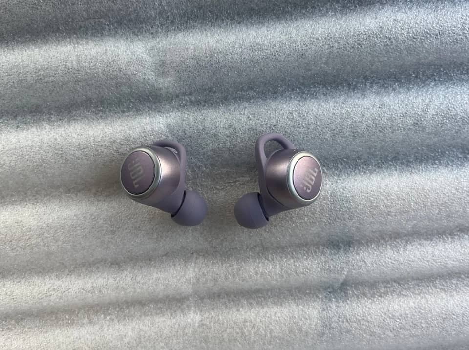 JBL Live 300TWS Headphones & Earbuds 