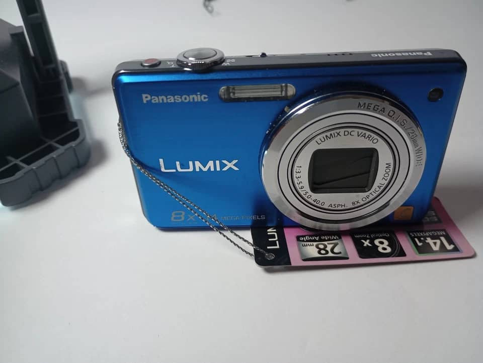 Panasonic LUMIX FH20 Digital Cameras Red New Body Only