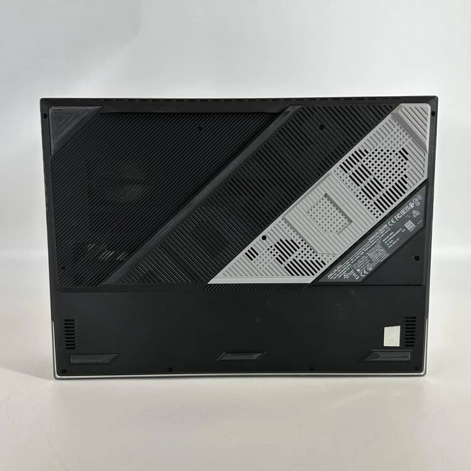 ASUS ROG Strix Scar 18 Computers
