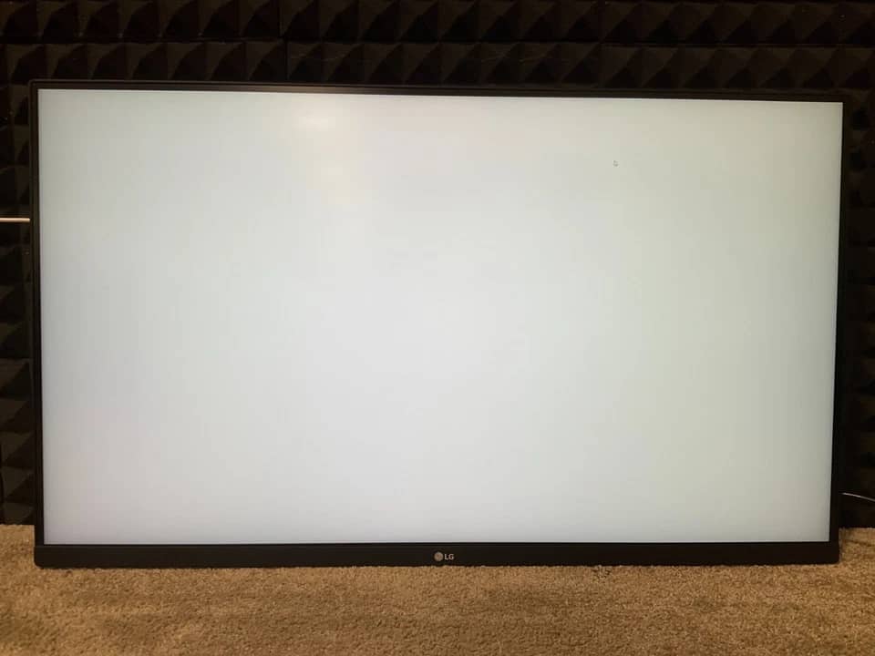 LG 32UN550-W Monitors