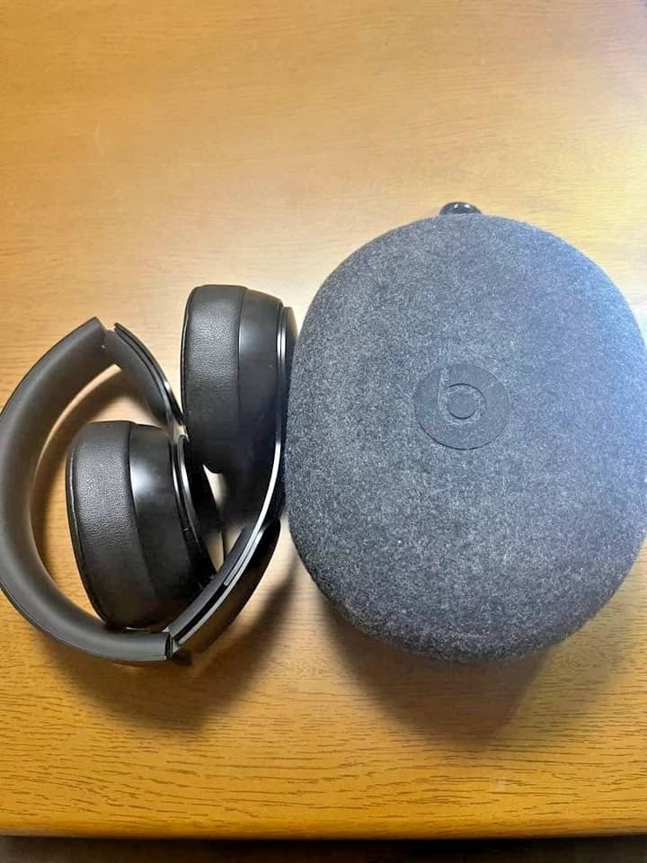 Beats Solo Pro Headphones & Earbuds 