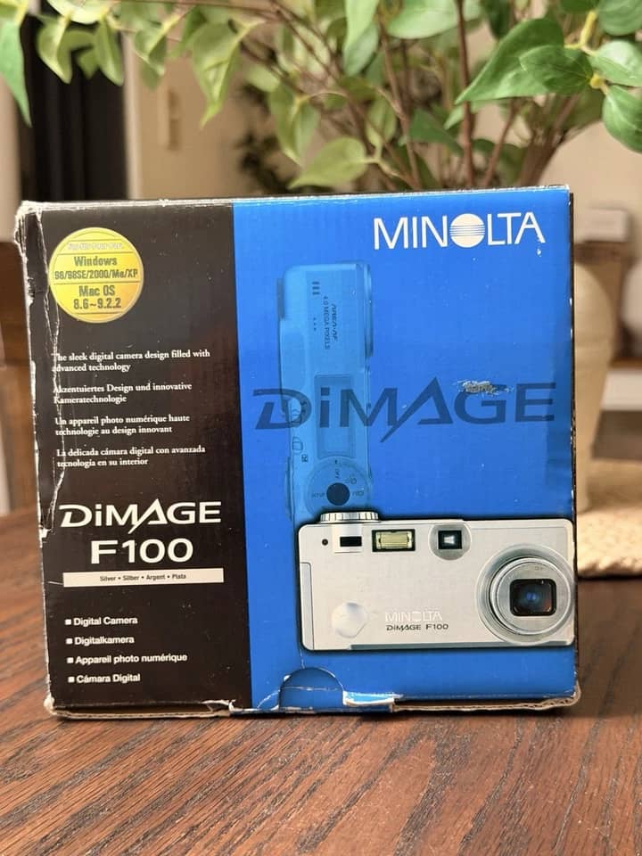 Minolta DiMAGE F100 Digital Cameras Silver New