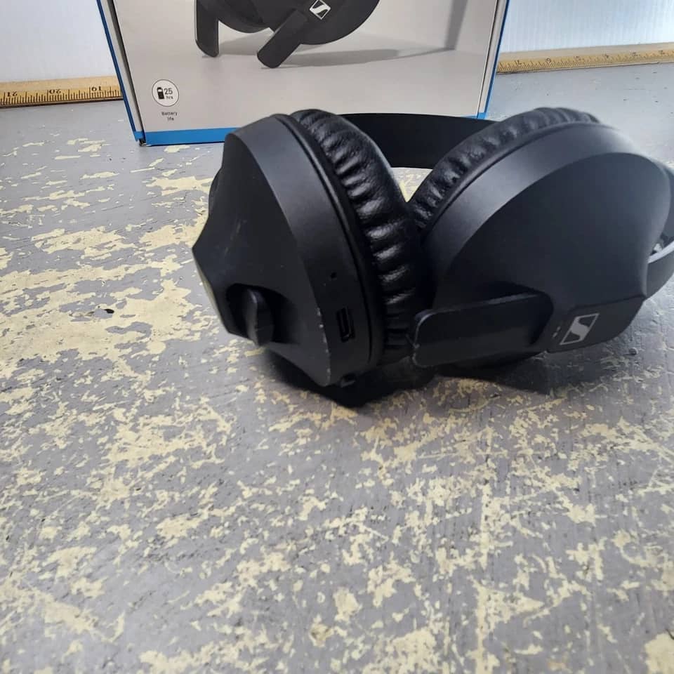 Sennheiser HD 250BT Headphones & Earbuds Black New