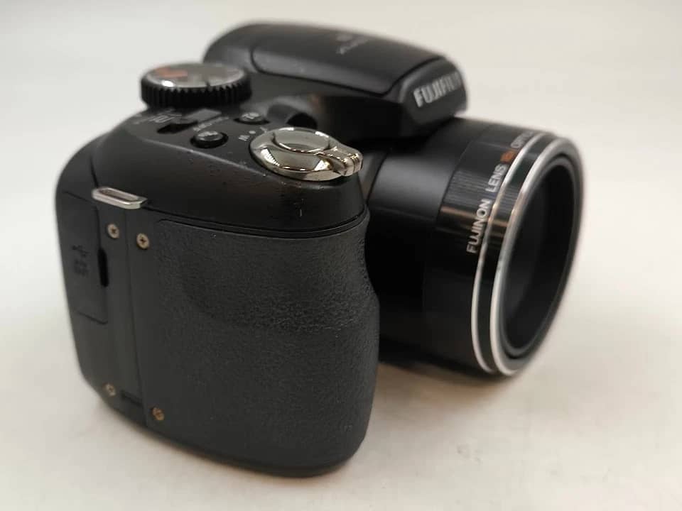 Fujifilm FinePix s1800 Digital Cameras Black New Body Only