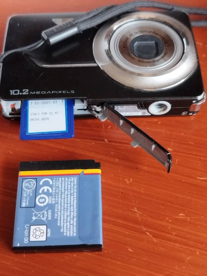 Kodak m340 Digital Cameras Red New Body Only