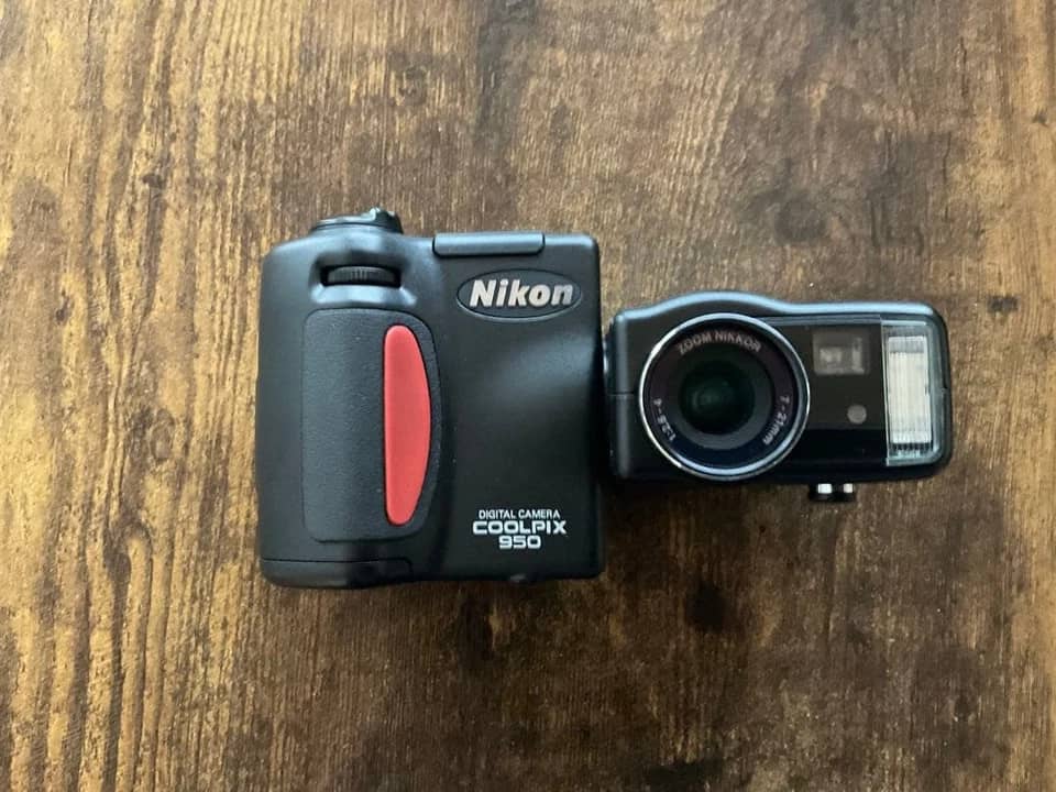 Nikon COOLPIX 950 Digital Cameras Black Used - Good Body Only