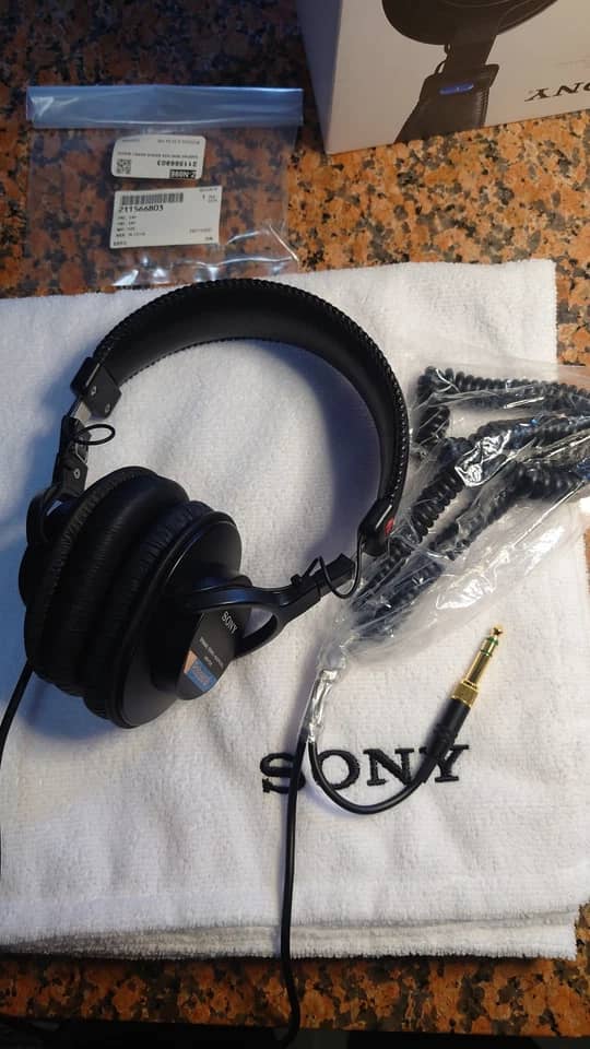 Sony MDR-7506 Headphones & Earbuds Black New