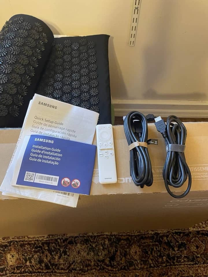 Samsung LS43CG702N Monitors