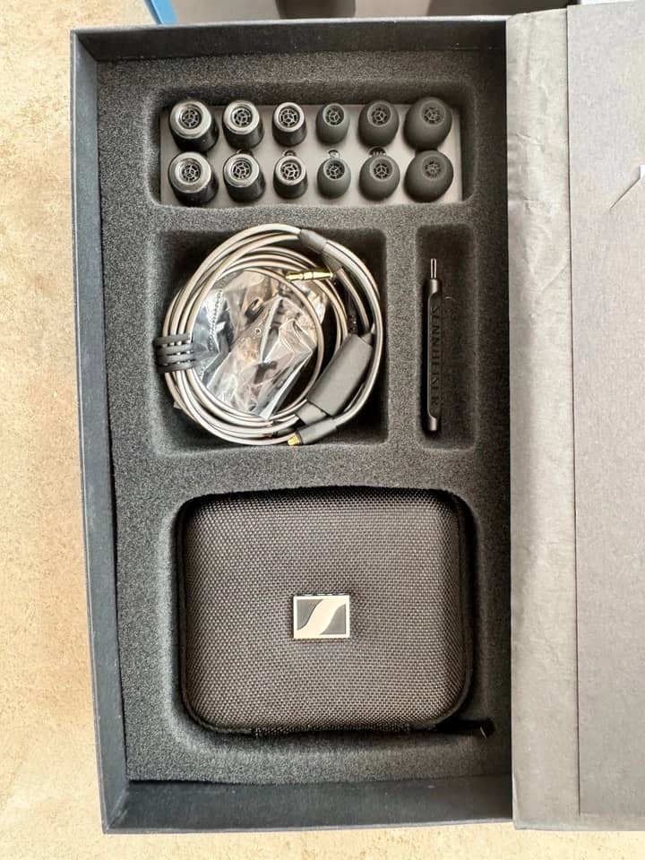 Sennheiser IE 600 Headphones & Earbuds Silver New