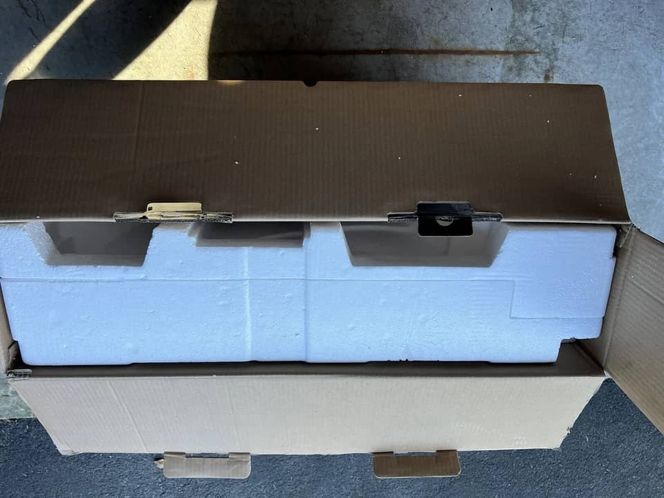 MSI MPG ARTYMIS 323CQR Monitors