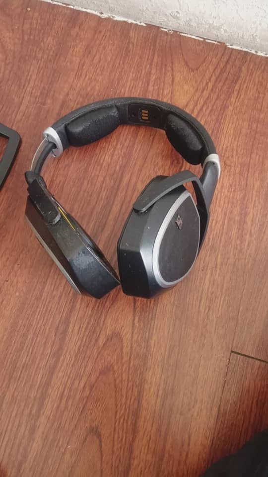 Sennheiser RS 195 Headphones & Earbuds Black New