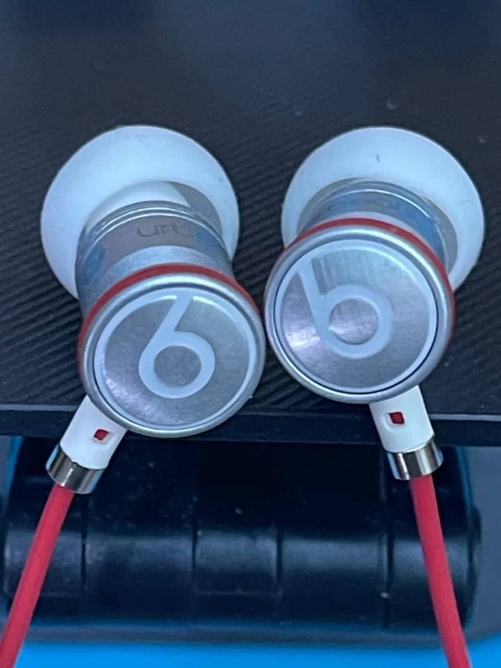 Beats urBeats Headphones & Earbuds White New