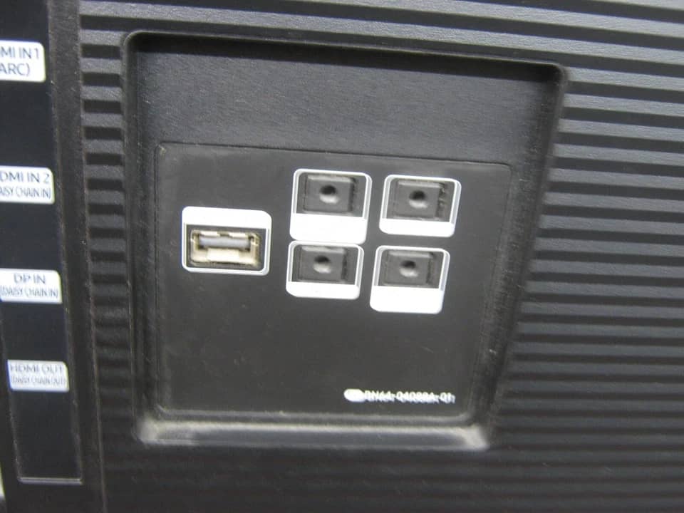 Samsung QM49R Monitors