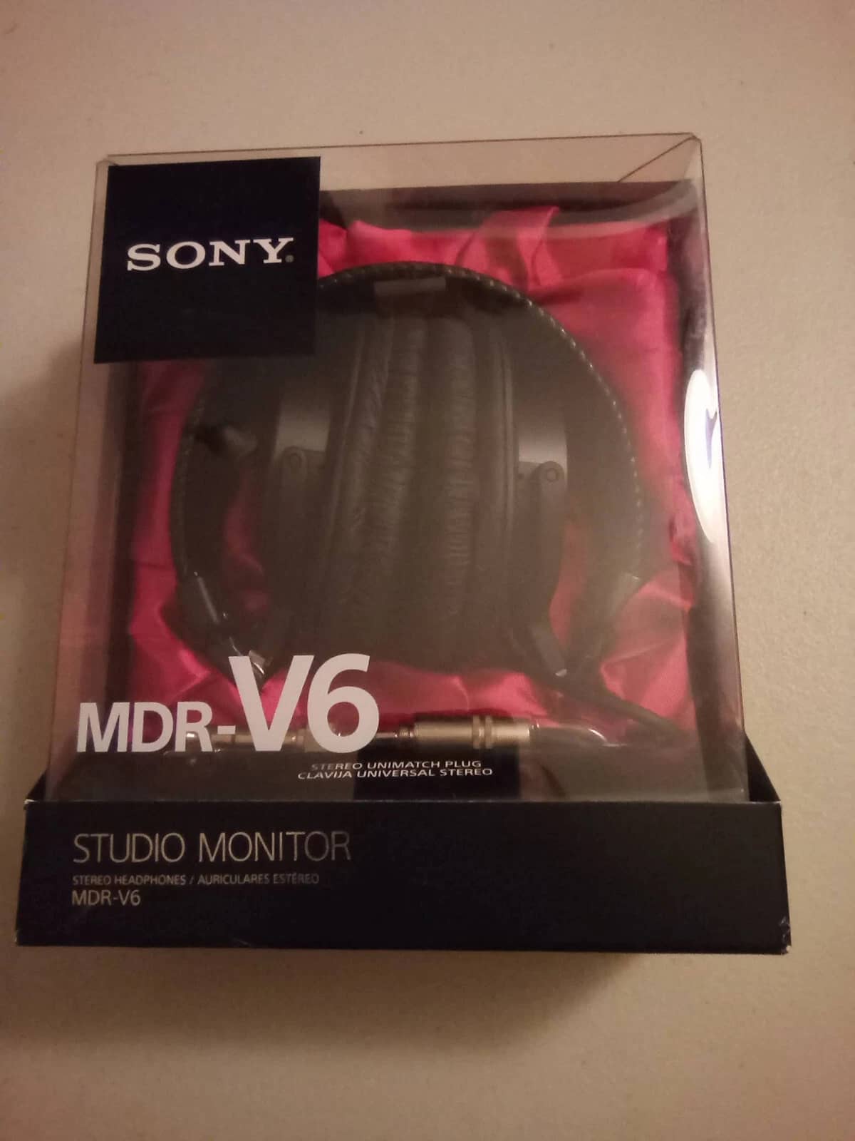 Sony MDR-V6 Headphones & Earbuds Black New