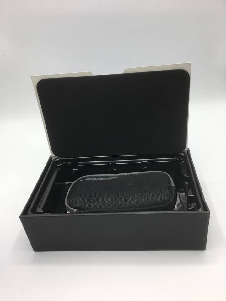 Bose QuietComfort 20 Headphones & Earbuds Black Open-Box Excellent