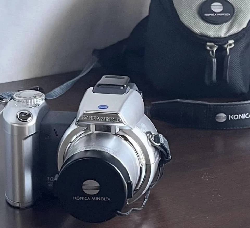 Minolta DiMAGE Z2 Digital Cameras