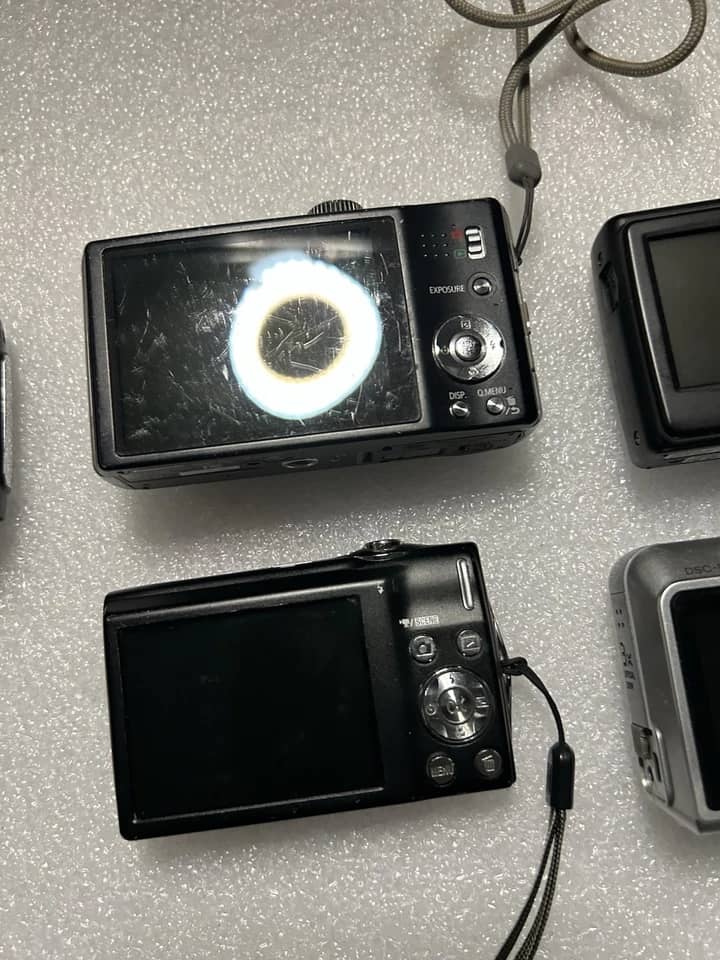 Nikon COOLPIX L11 Digital Cameras Silver New Body Only