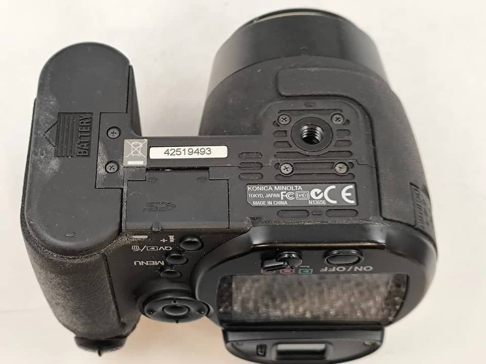 Minolta DiMAGE Z6 Digital Cameras