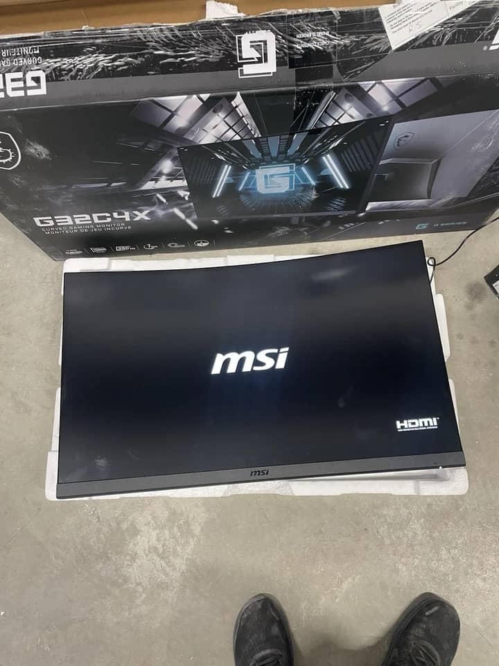 MSI G32C4W Monitors