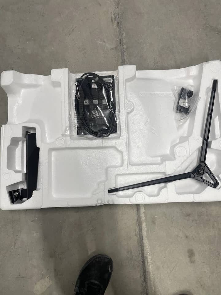MSI G32C4W Monitors