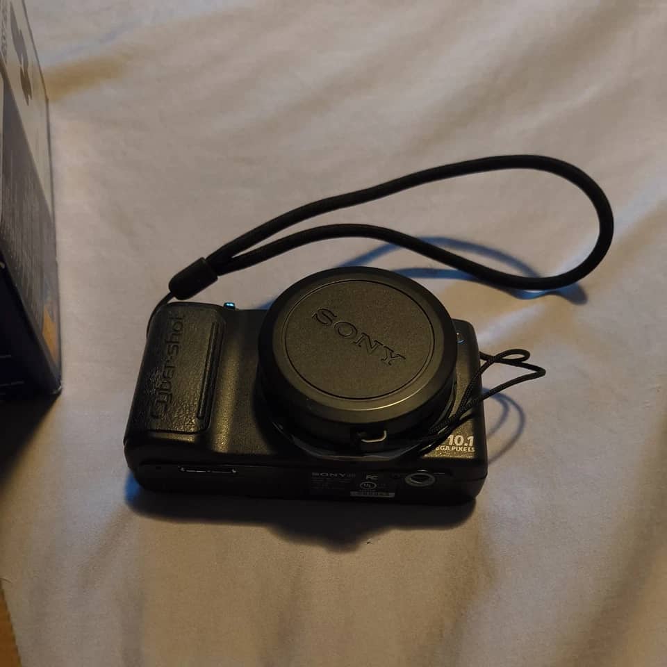 Sony Cyber-shot DSC-H20 Digital Cameras Black New Body Only