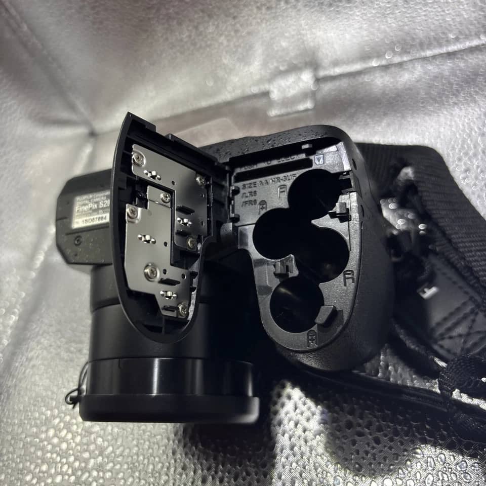 Fujifilm FinePix S2950 Digital Cameras Black New Body Only