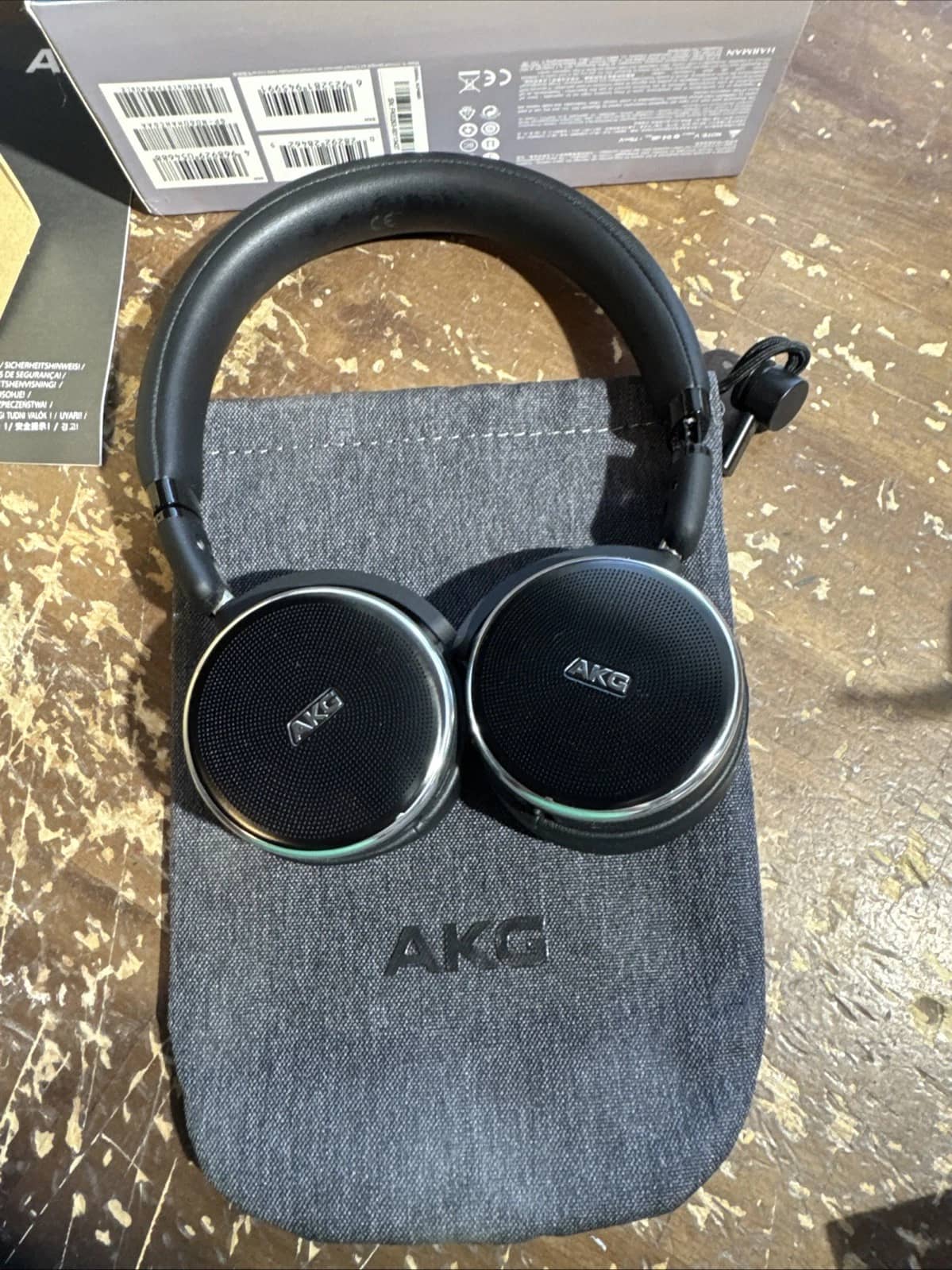 AKG AKGN60NCBTBLK Headphones & Earbuds Black Used - Good