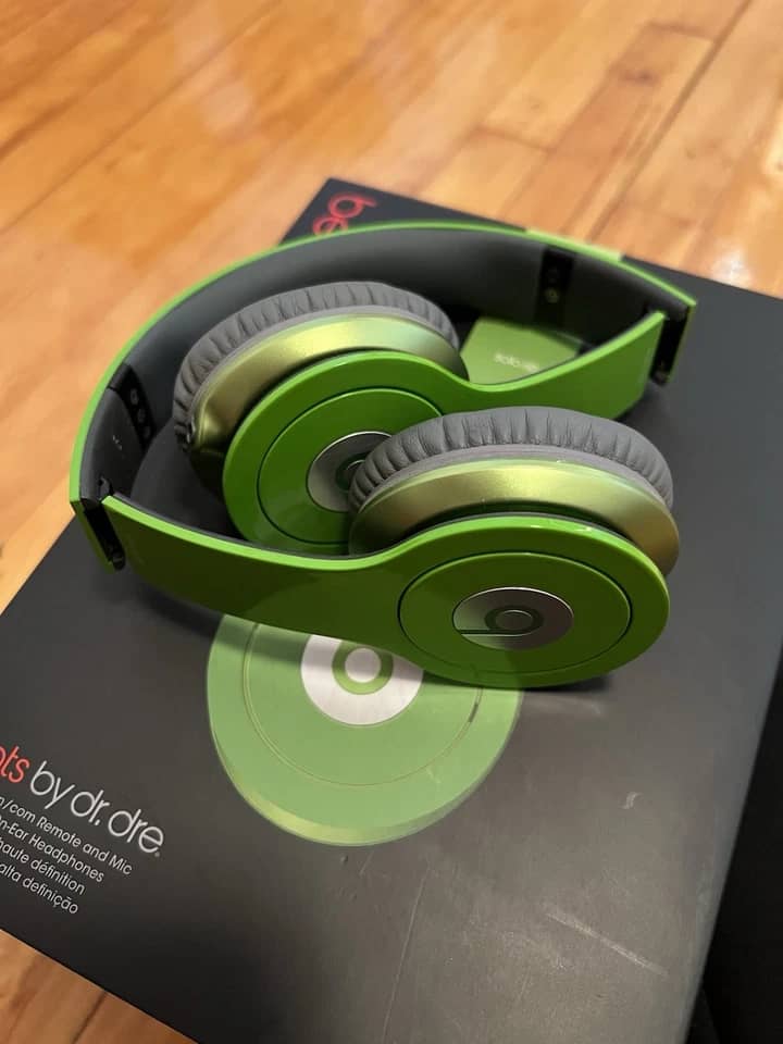 Beats Solo Wireless Headphones & Earbuds 